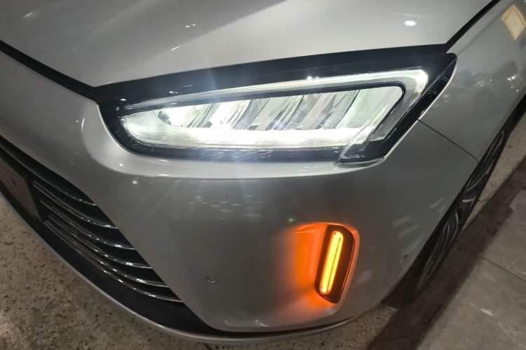 Used Hima AITO M5 2022 Extended-Range Four-Wheel Drive Performance Version Left Front Headlight
