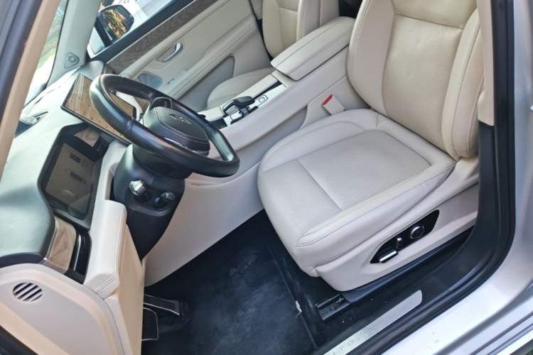 Used Hima AITO M5 2022 Extended-Range Four-Wheel Drive Performance Version Left Front Seat