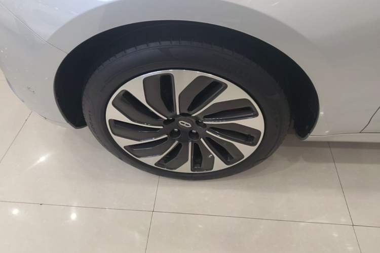 Used Hima AITO M5 2022 Extended-Range Four-Wheel Drive Performance Version Left Front Wheel Hub