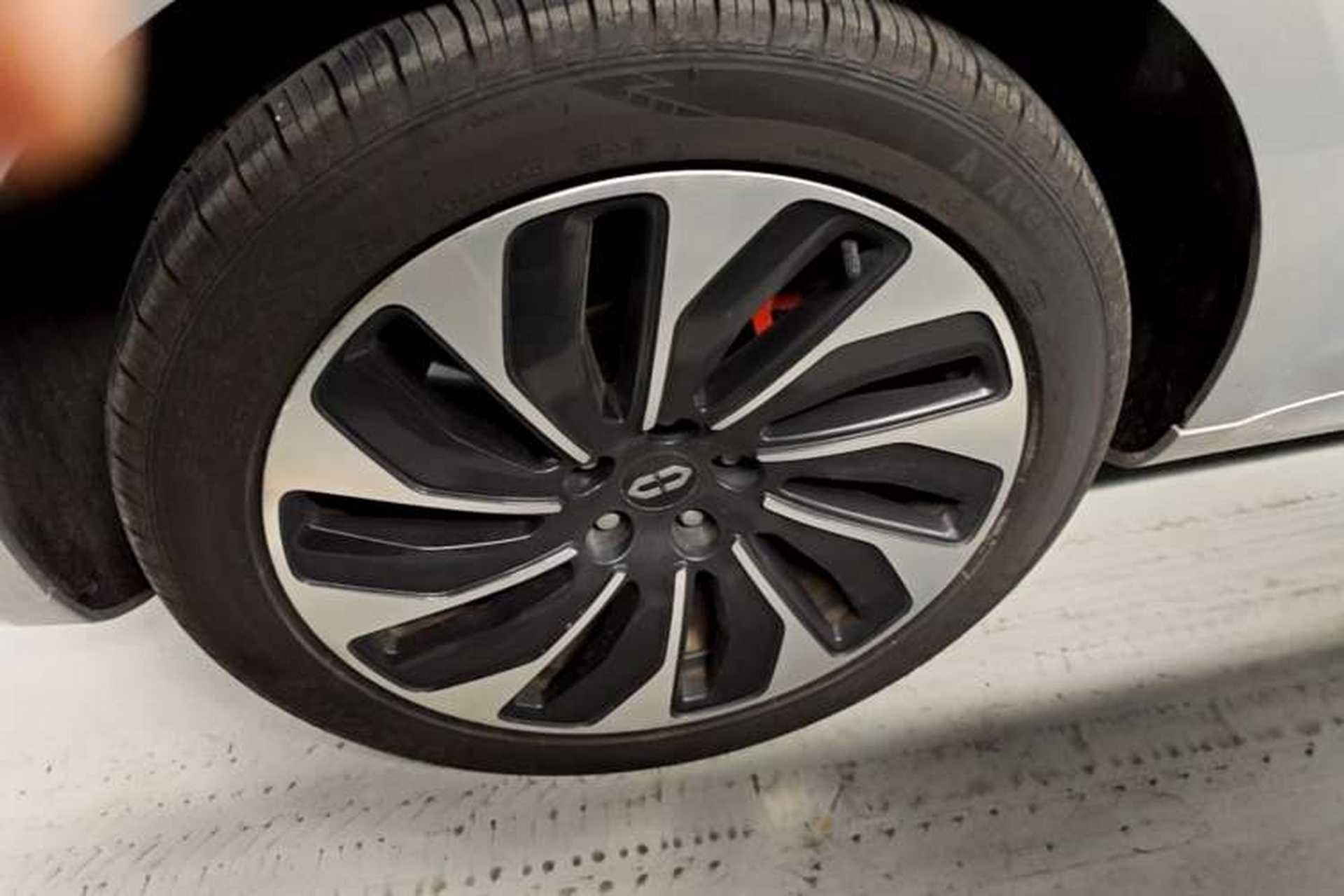 Used Hima AITO M5 2022 Extended-Range Four-Wheel Drive Flagship Edition Left Front Wheel Hub
