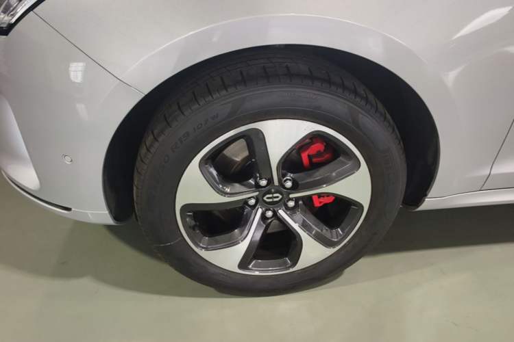 Used Hima AITO M5 2022 Range-Extended Rear-Drive Standard Version Left Front Wheel Hub