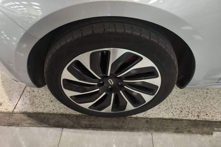 Used Hima AITO M5 2022 Extended-Range Four-Wheel Drive Performance Version Left Front Wheel Hub