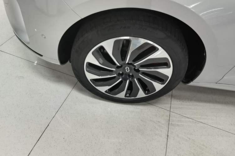 Used Hima AITO M5 2022 Extended-Range Four-Wheel Drive Ultimate Edition Left Front Wheel Hub