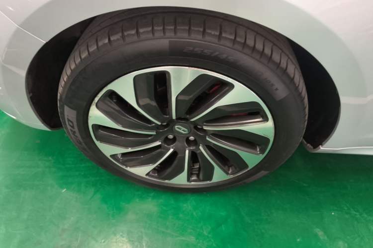 Used Hima AITO M5 2022 Extended-Range Four-Wheel Drive Performance Version Left Front Wheel Hub