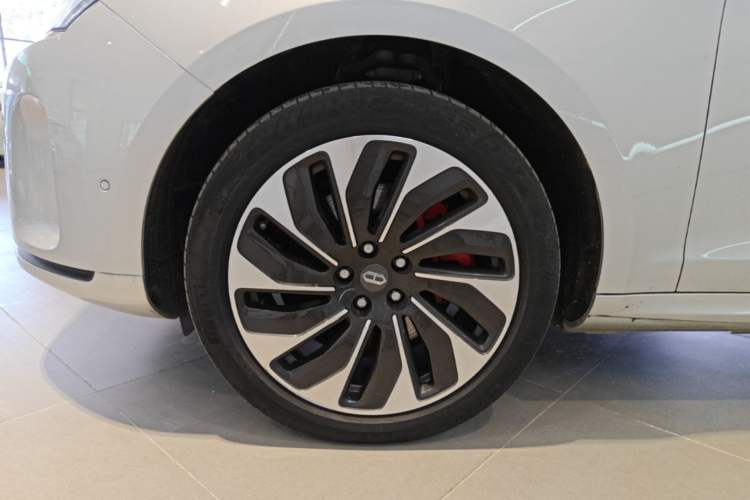 Used Hima AITO M5 2022 Extended-Range Four-Wheel Drive Performance Version Left Front Wheel Hub