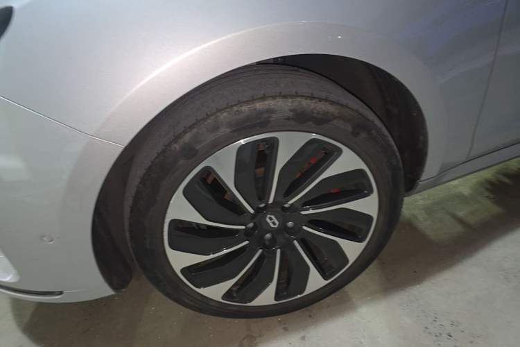 Used Hima AITO M5 2022 Extended-Range Four-Wheel Drive Performance Version Left Front Wheel Hub