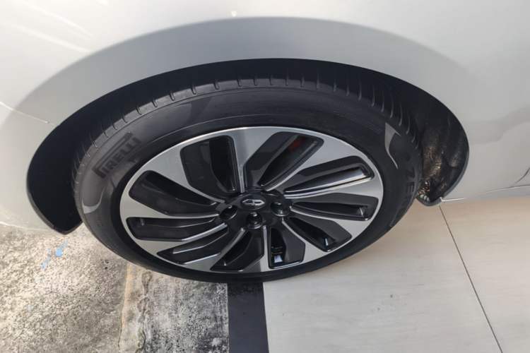 Used Hima AITO M5 2022 Extended-Range Four-Wheel Drive Performance Version Left Front Wheel Hub