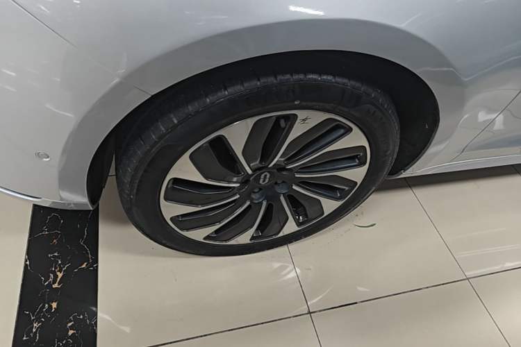 Used Hima AITO M5 2022 Range-Extended Rear-Drive Standard Version Left Front Wheel Hub
