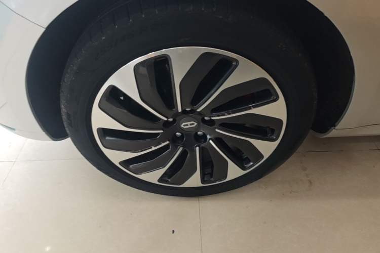 Used Hima AITO M5 2022 Extended-Range Four-Wheel Drive Flagship Edition Left Front Wheel Hub