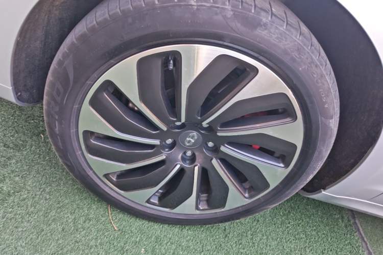 Used Hima AITO M5 2022 Extended-Range Four-Wheel Drive Performance Version Left Front Wheel Hub