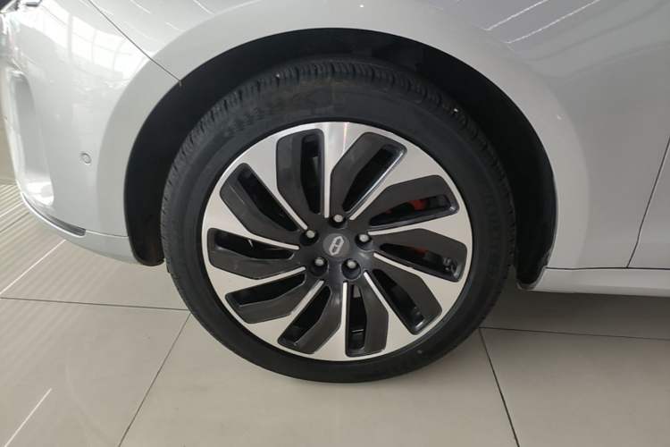 Used Hima AITO M5 2022 Extended-Range Four-Wheel Drive Ultimate Edition Left Front Wheel Hub
