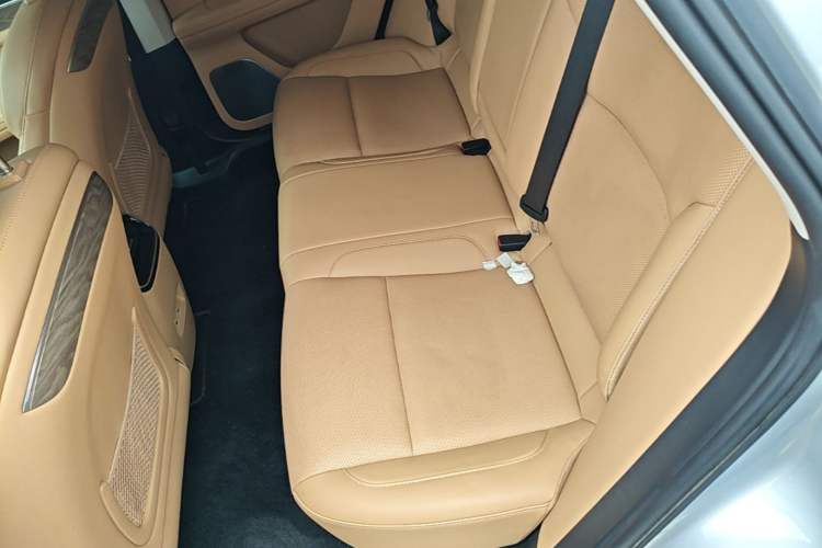 Used Hima AITO M5 2022 Extended-Range Four-Wheel Drive Ultimate Edition Left Rear Seat