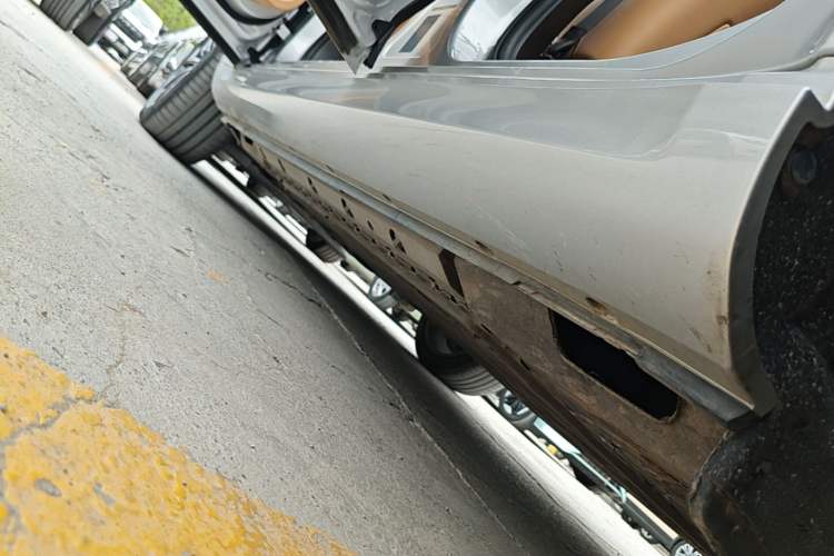 Used Hima AITO M5 2022 Extended-Range Four-Wheel Drive Ultimate Edition Left Side Sill
