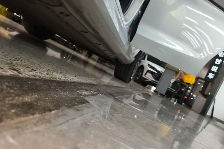 Used Hima AITO M5 2022 Extended-Range Four-Wheel Drive Performance Version Left Side Sill