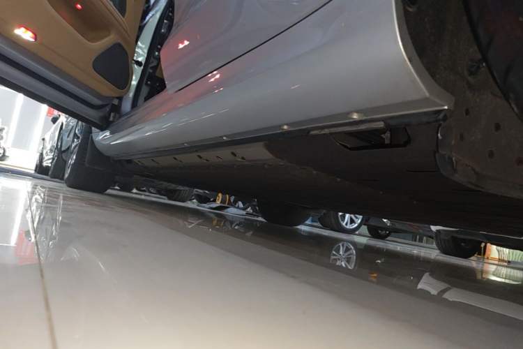 Used Hima AITO M5 2022 Extended-Range Four-Wheel Drive Ultimate Edition Left Side Sill