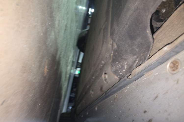 Used Hima AITO M5 2022 Extended-Range Four-Wheel Drive Performance Version Left Side Sill