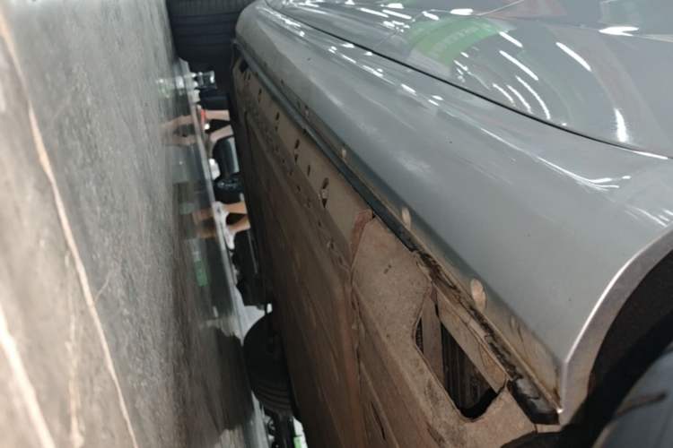 Used Hima AITO M5 2022 Extended-Range Four-Wheel Drive Performance Version Left Side Sill
