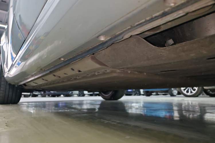 Used Hima AITO M5 2022 Range-Extended Rear-Drive Standard Version Left Side Sill