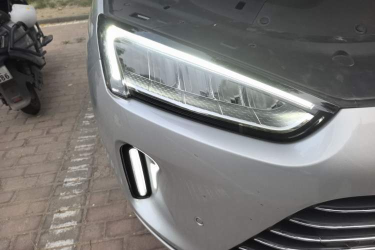 Used Hima AITO M5 2022 Extended-Range Four-Wheel Drive Performance Version Right Front Headlight