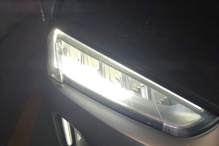 Used Hima AITO M5 2022 Range-Extended Rear-Drive Standard Version Right Front Headlight