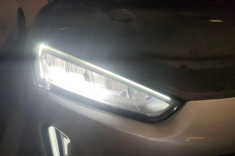 Used Hima AITO M5 2022 Extended-Range Four-Wheel Drive Performance Version Right Front Headlight