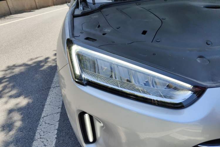 Used Hima AITO M5 2022 Extended-Range Four-Wheel Drive Performance Version Right Front Headlight