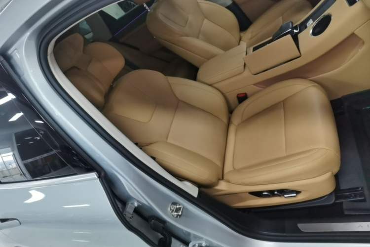 Used Hima AITO M5 2022 Extended-Range Four-Wheel Drive Ultimate Edition Right Front Seat