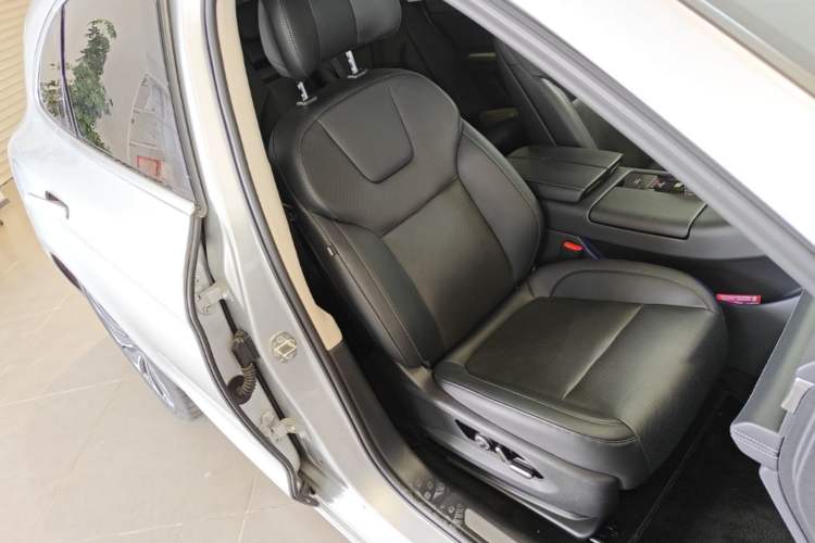 Used Hima AITO M5 2022 Extended-Range Four-Wheel Drive Performance Version Right Front Seat