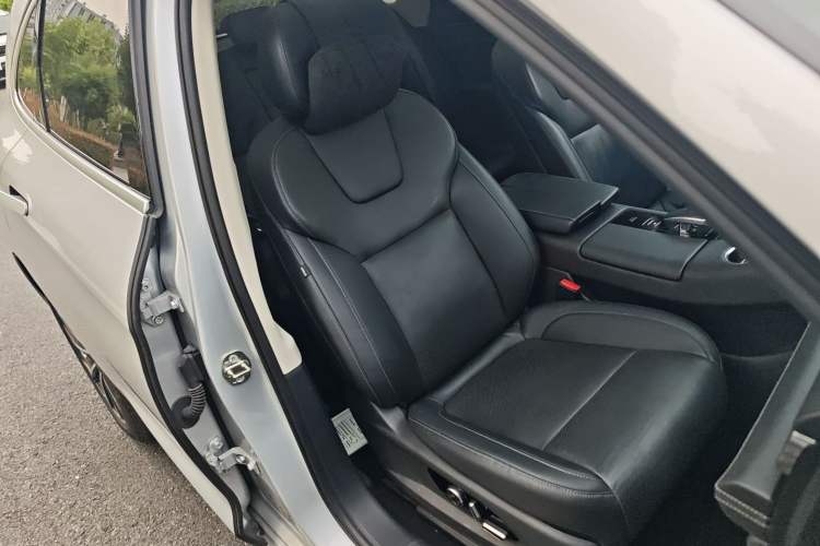 Used Hima AITO M5 2022 Extended-Range Four-Wheel Drive Performance Version Right Front Seat