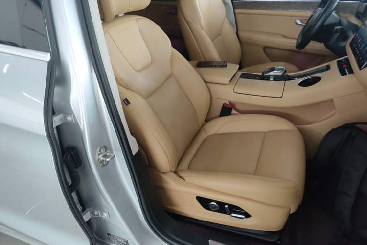 Used Hima AITO M5 2022 Extended-Range Four-Wheel Drive Ultimate Edition Right Front Seat