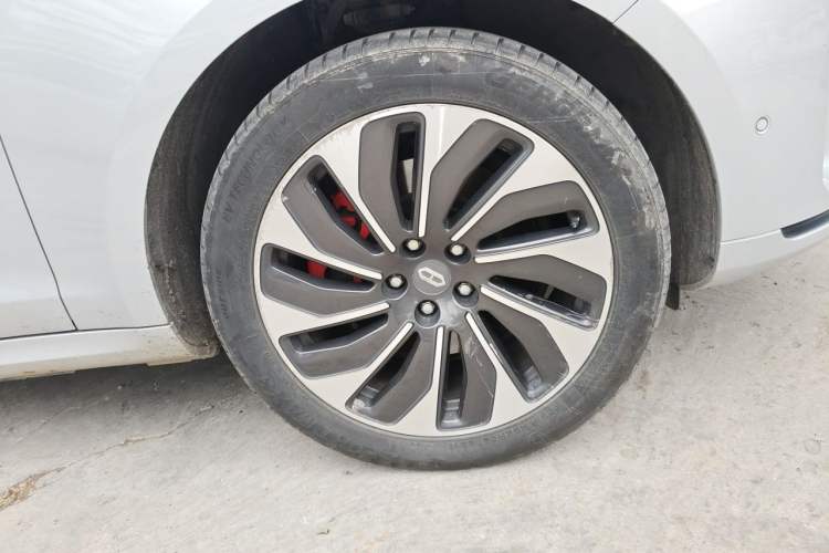 Used Hima AITO M5 2022 Extended-Range Four-Wheel Drive Performance Version Right Front Wheel Hub