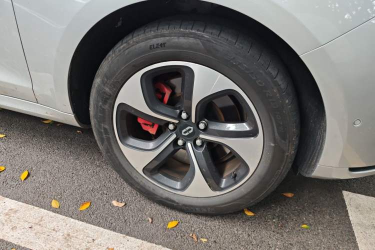 Used Hima AITO M5 2022 Range-Extended Rear-Drive Standard Version Right Front Wheel Hub