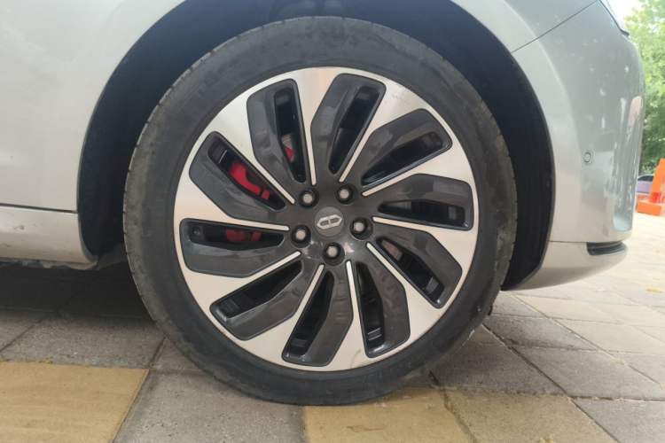 Used Hima AITO M5 2022 Range-Extended Rear-Drive Standard Version Right Front Wheel Hub