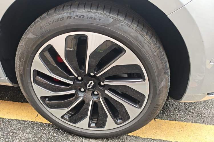 Used Hima AITO M5 2022 Range-Extended Rear-Drive Standard Version Right Front Wheel Hub