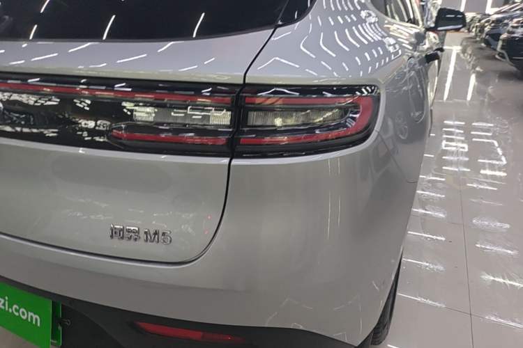 Used Hima AITO M5 2022 Extended-Range Four-Wheel Drive Ultimate Edition Right Rear Taillight