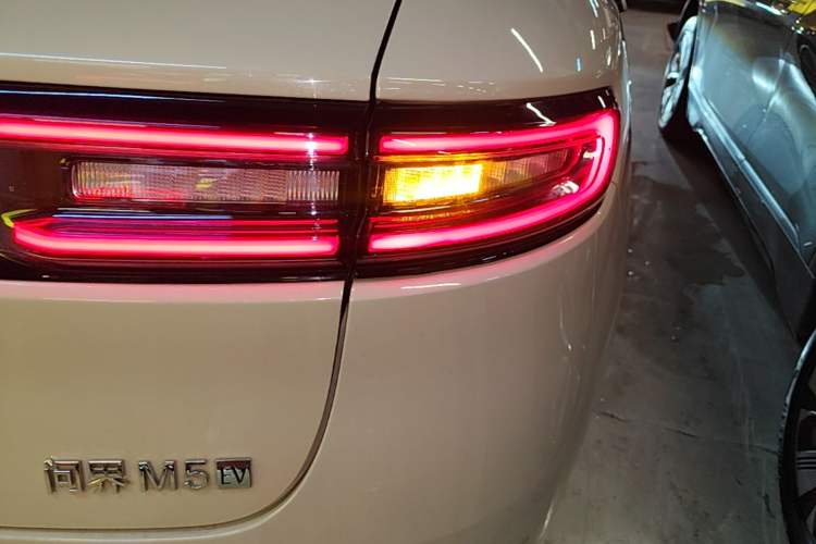 Used Hima AITO M5 2022 Pure Electric Rear-Drive Standard Edition Right Rear Taillight