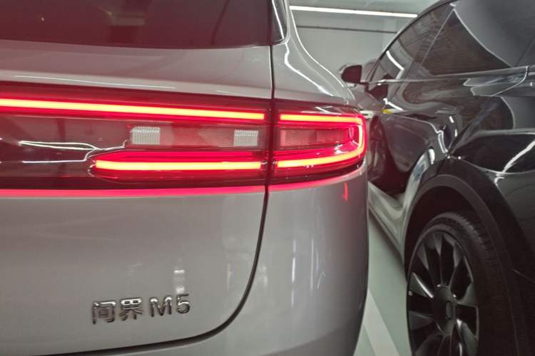Used Hima AITO M5 2022 Extended-Range Four-Wheel Drive Ultimate Edition Right Rear Taillight