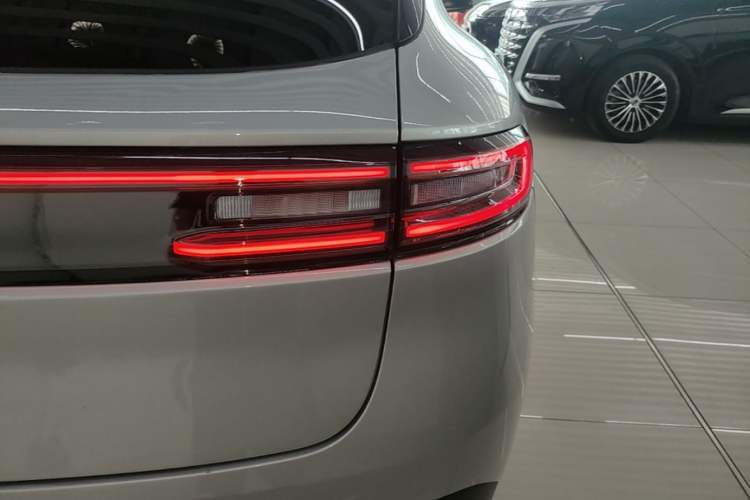 Used Hima AITO M5 2022 Extended-Range Four-Wheel Drive Ultimate Edition Right Rear Taillight