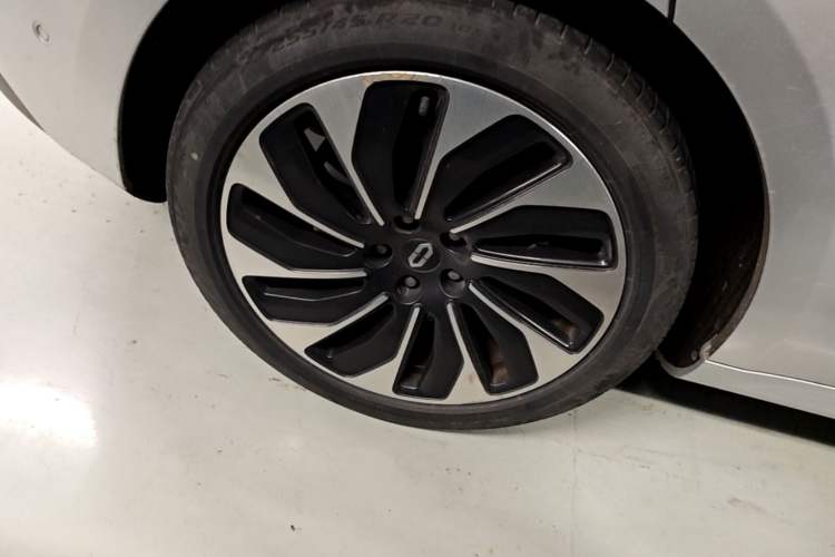 Used Hima AITO M5 2022 Extended-Range Four-Wheel Drive Flagship Edition Right Rear Wheel Hub