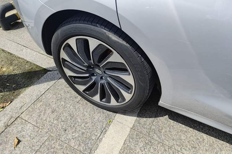 Used Hima AITO M5 2022 Range-Extended Rear-Drive Standard Version Right Rear Wheel Hub