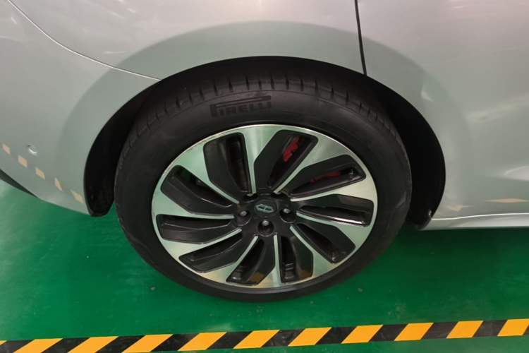 Used Hima AITO M5 2022 Extended-Range Four-Wheel Drive Performance Version Right Rear Wheel Hub