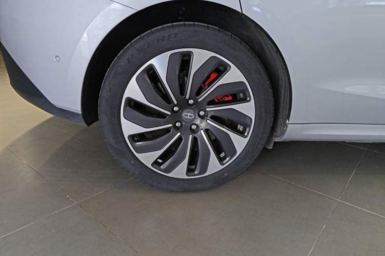 Used Hima AITO M5 2022 Extended-Range Four-Wheel Drive Performance Version Right Rear Wheel Hub