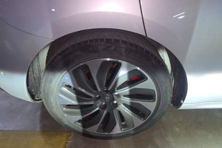 Used Hima AITO M5 2022 Extended-Range Four-Wheel Drive Performance Version Right Rear Wheel Hub