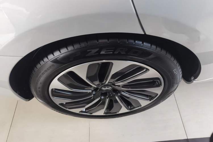 Used Hima AITO M5 2022 Extended-Range Four-Wheel Drive Performance Version Right Rear Wheel Hub
