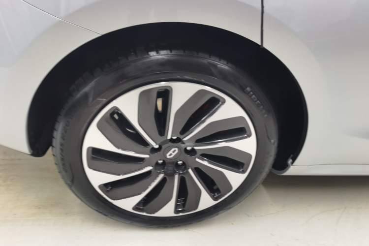 Used Hima AITO M5 2022 Extended-Range Four-Wheel Drive Performance Version Right Rear Wheel Hub