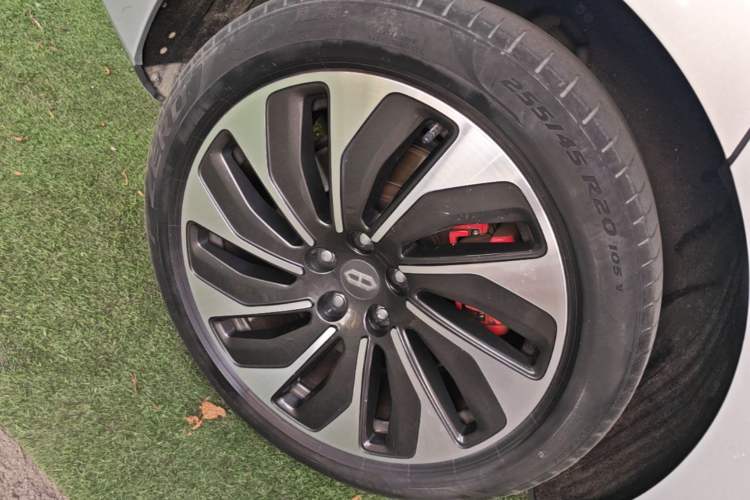 Used Hima AITO M5 2022 Extended-Range Four-Wheel Drive Performance Version Right Rear Wheel Hub