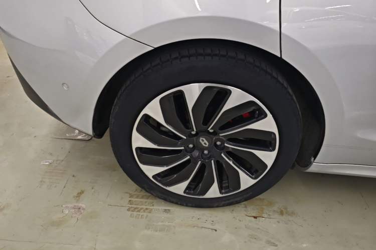 Used Hima AITO M5 2022 Range-Extended Rear-Drive Standard Version Right Rear Wheel Hub