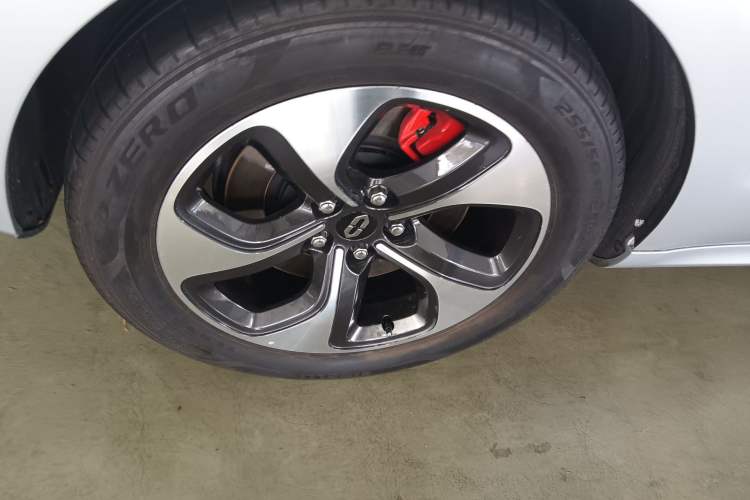 Used Hima AITO M5 2022 Range-Extended Rear-Drive Standard Version Right Rear Wheel Hub