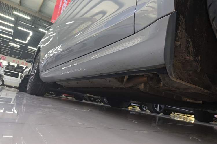 Used Hima AITO M5 2022 Extended-Range Four-Wheel Drive Ultimate Edition Right Side Sill