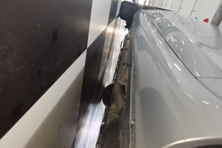 Used Hima AITO M5 2022 Extended-Range Four-Wheel Drive Performance Version Right Side Sill